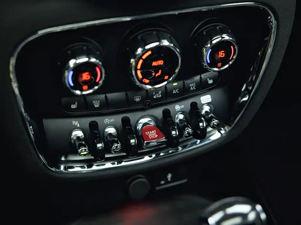 MINI JCW CLUBMAN 2021 — фото 13