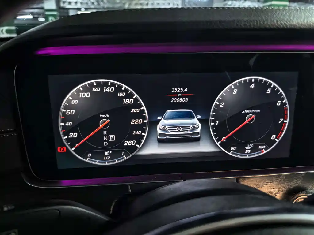 Mercedes-Benz E-Class 2017 — фото 16