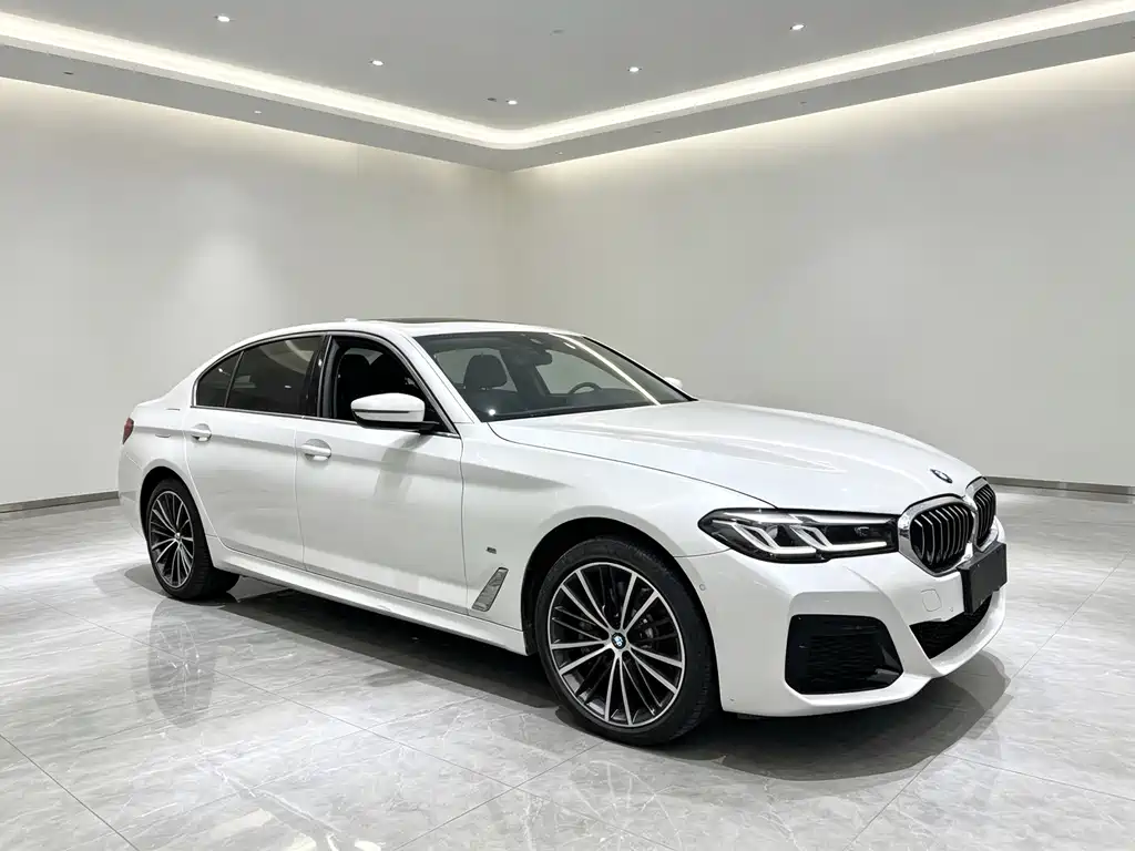 BMW 5 Series 2023 — фото 3