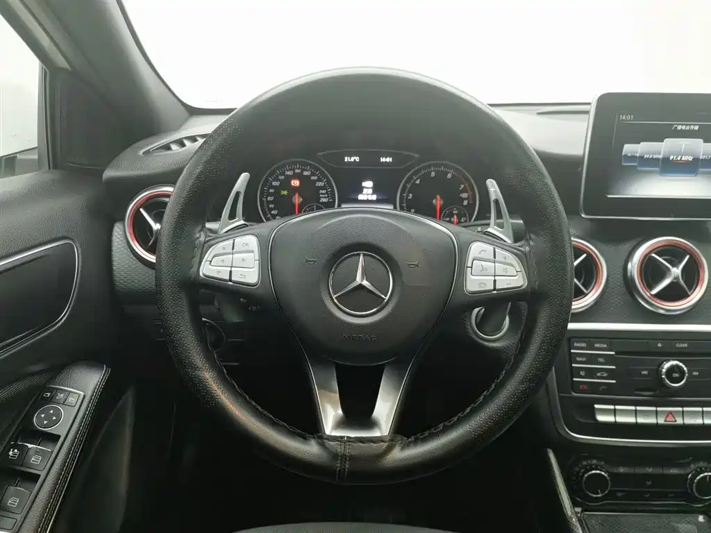 Mercedes-Benz A-Class 2018 — фото 11