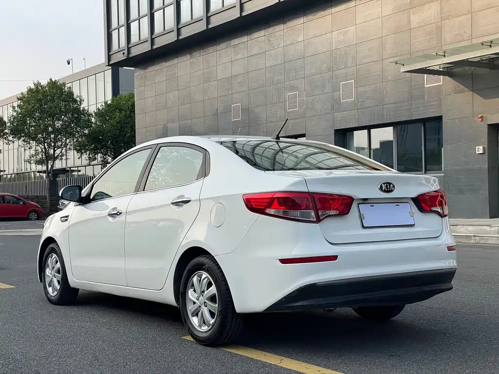 Kia K2 2016 — фото 10