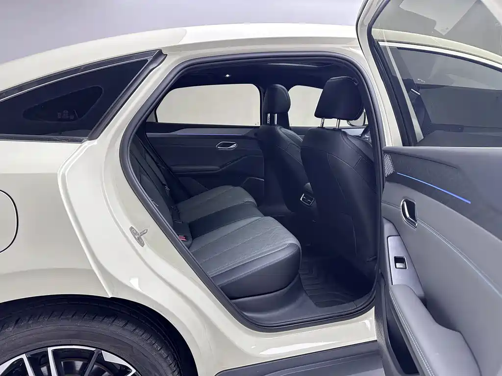 BYD Qin L 2025 — фото 15