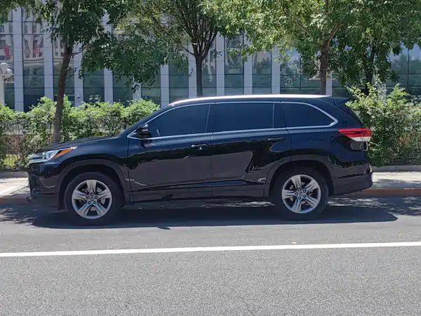 Toyota Highlander 2021