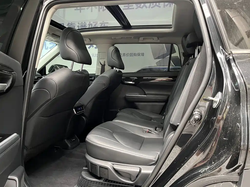 Toyota Highlander 2024 — фото 13