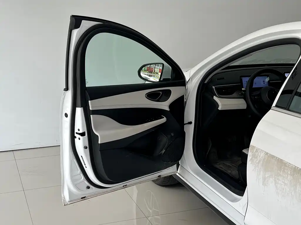 BYD Seal 05 DM-i 2025 — фото 13