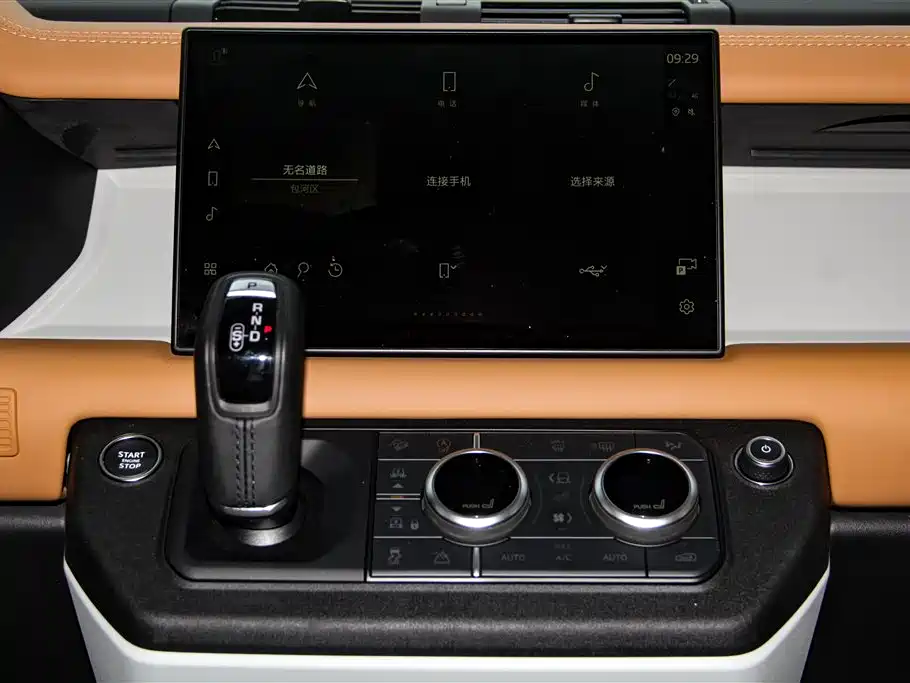Land Rover Defender 2023 — фото 26