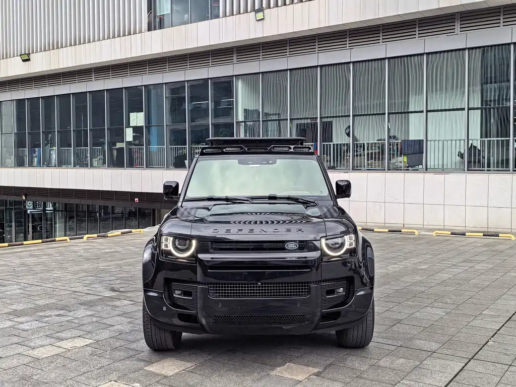 Land Rover Defender 2024