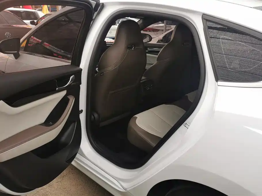 BYD Qin PLUS 2023 — фото 11