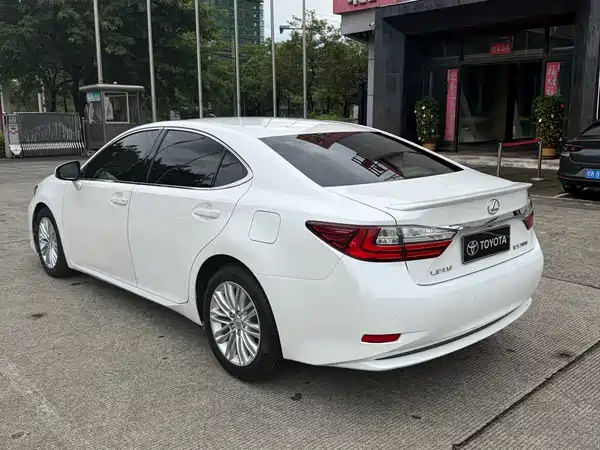 Lexus ES 2017