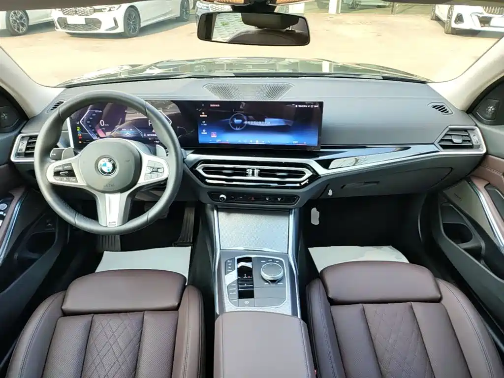 BMW 3 Series 2025 — фото 10