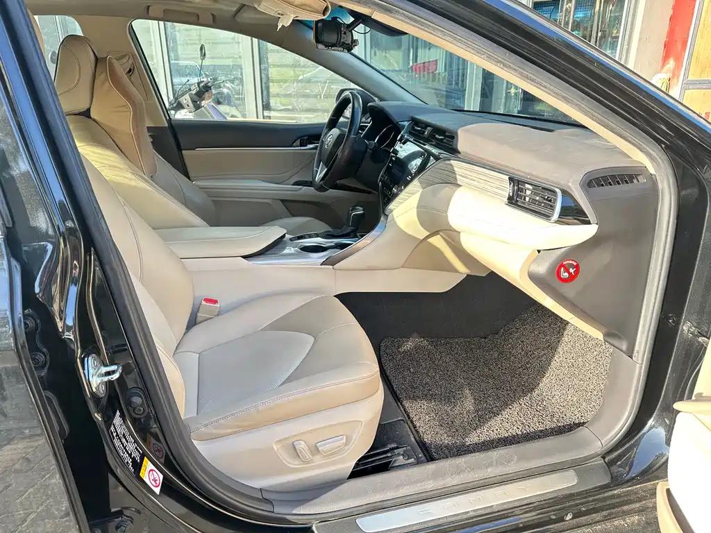 Toyota Camry 2019 — фото 9