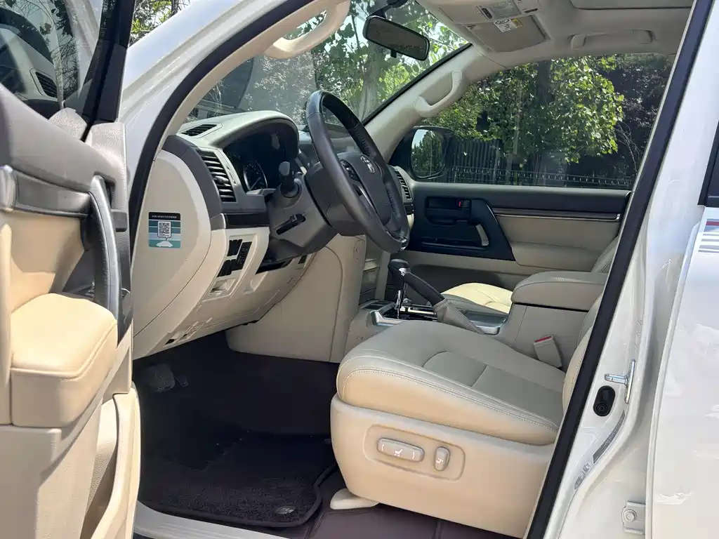 Toyota Land Cruiser 2020 — фото 9