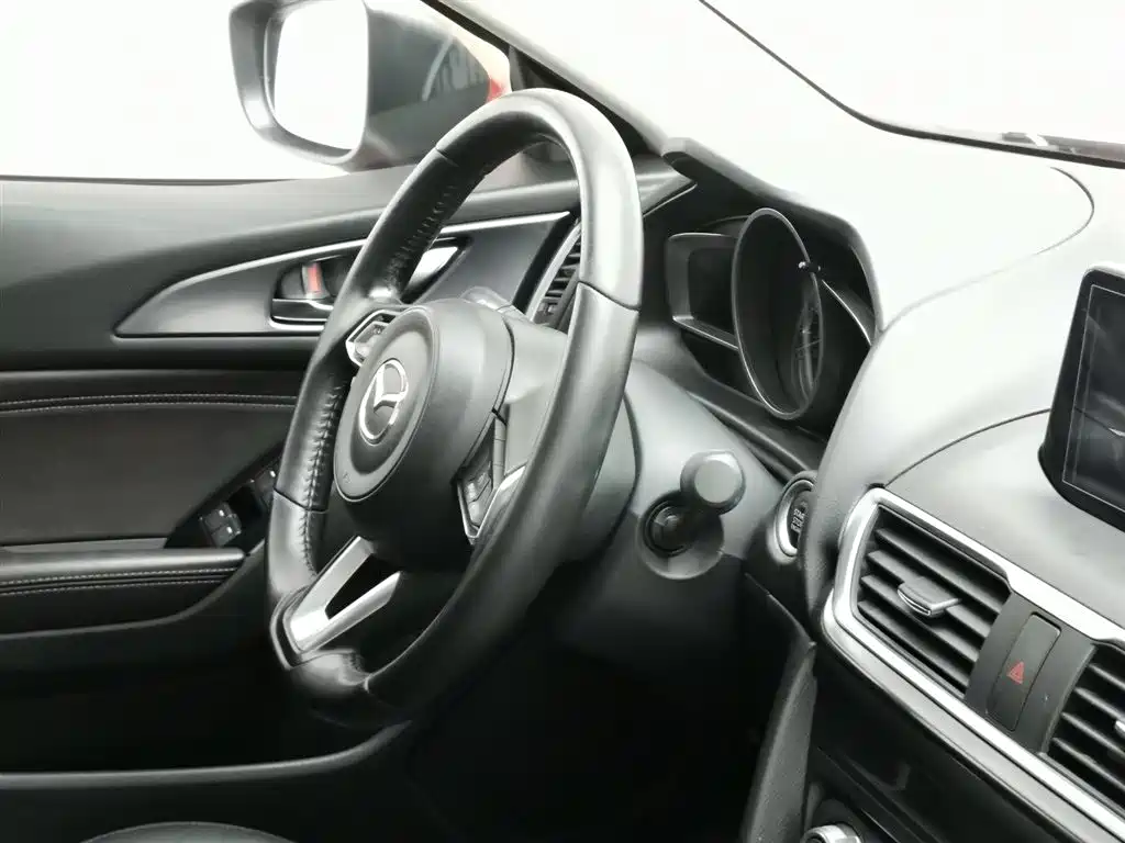 Mazda 3 Axela 2018 — фото 22