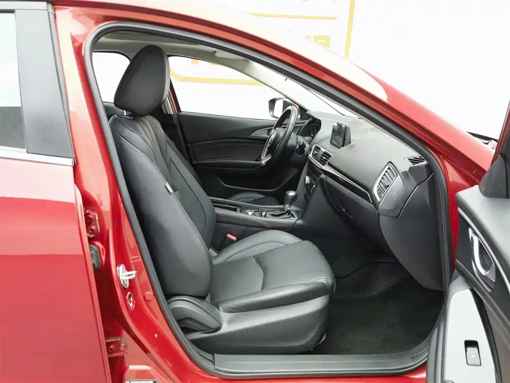Mazda 3 Axela 2018 — фото 23
