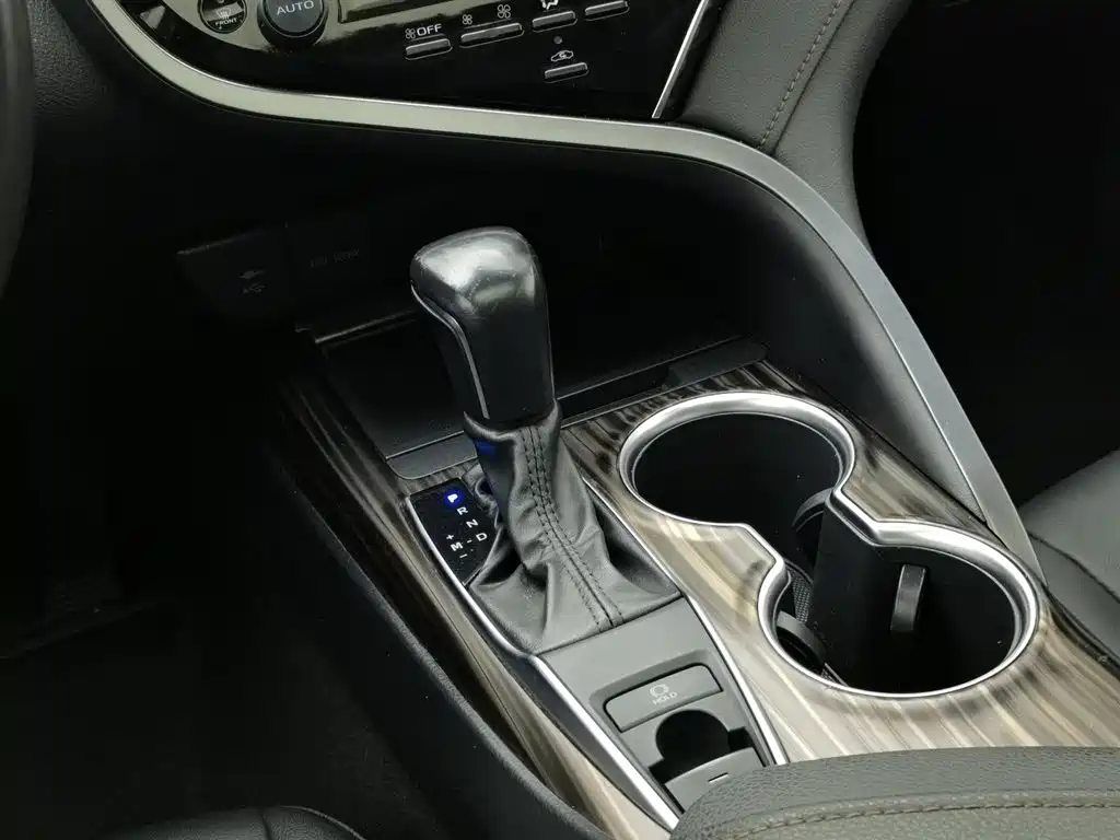 Toyota Camry 2020 — фото 13