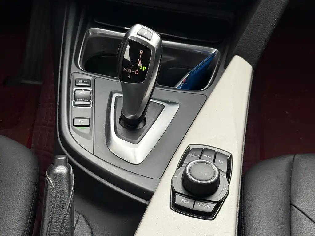 BMW 3 Series 2015 — фото 24