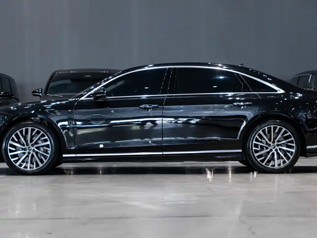 Audi A8 2023 — фото 4