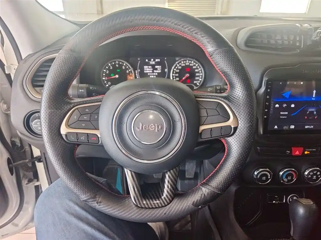 Jeep Renegade 2019 — фото 11