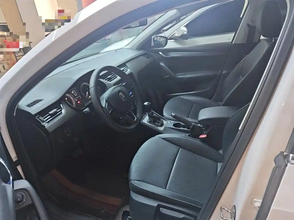 Skoda Octavia 2022 — фото 16