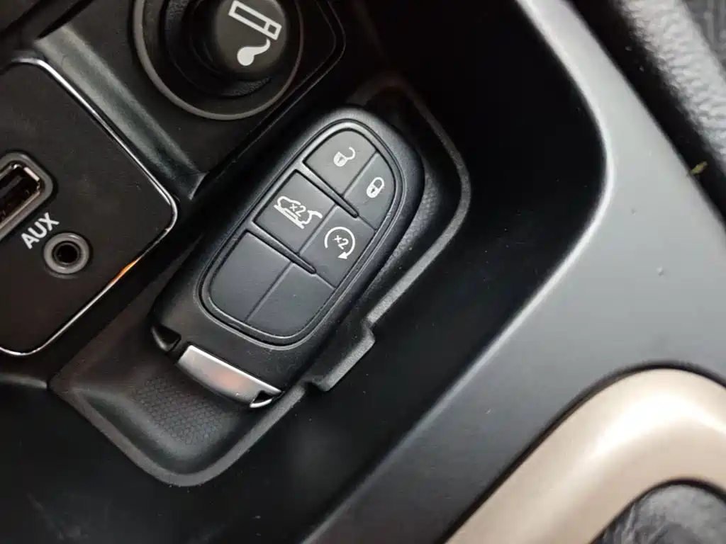 Jeep Cherokee 2015 — фото 9