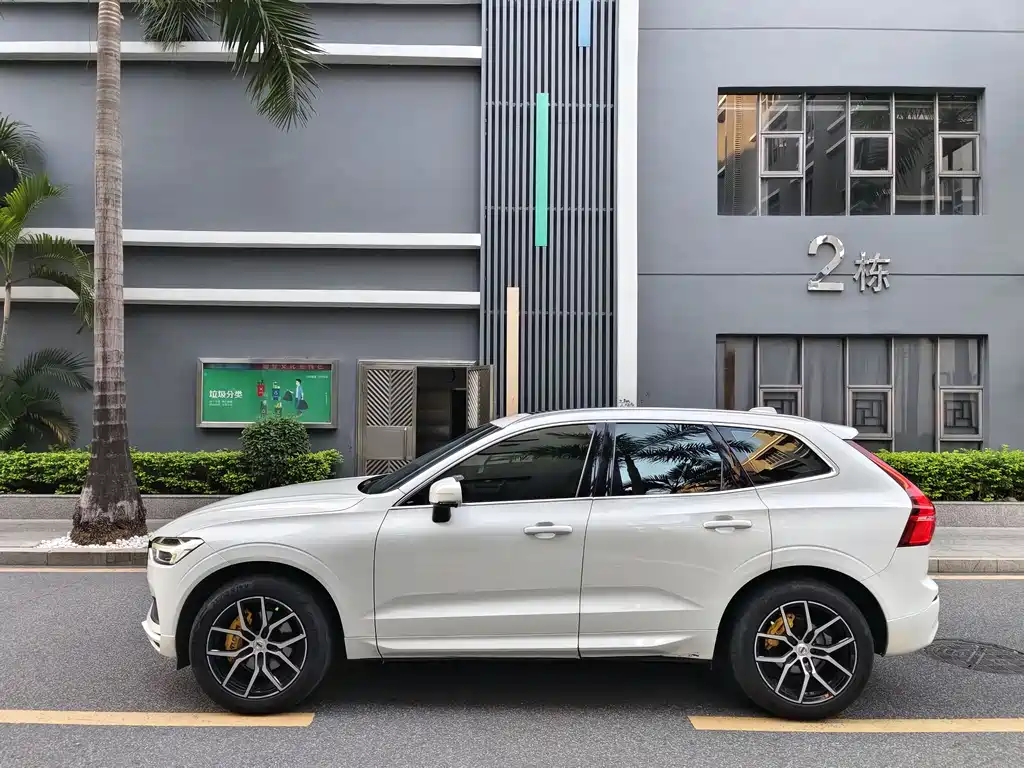 Volvo XC60 2018 — фото 4
