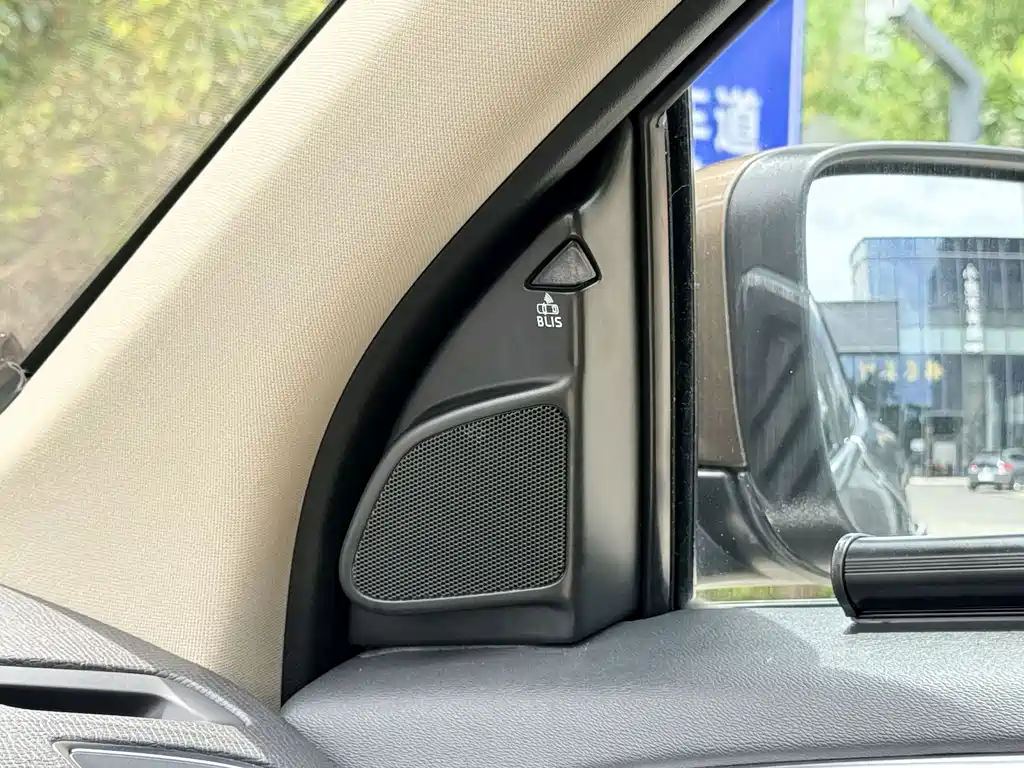 Volvo XC60 2013 — фото 30