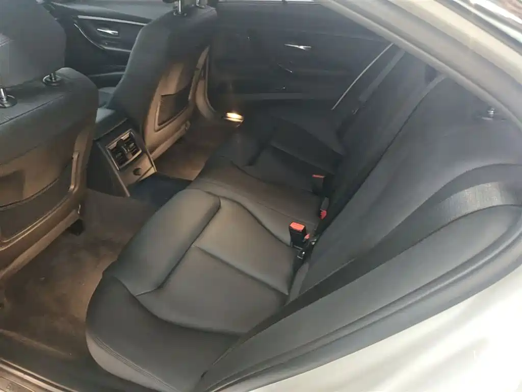BMW 3 Series 2017 — фото 17
