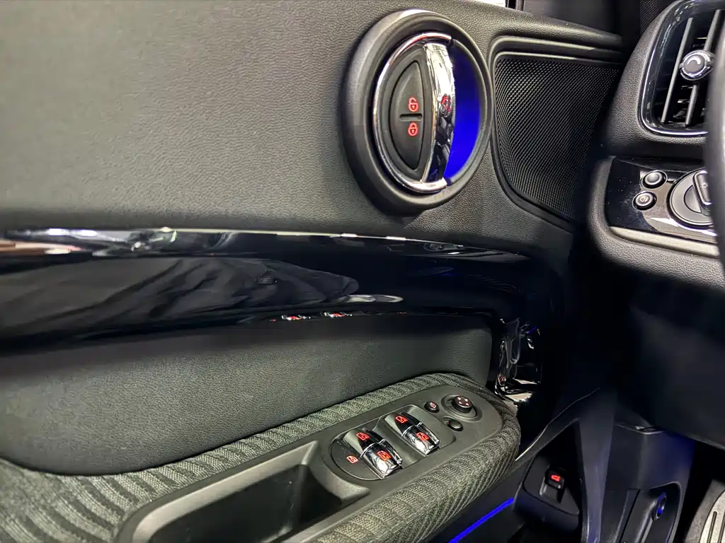 MINI JCW Countryman 2018 — фото 9