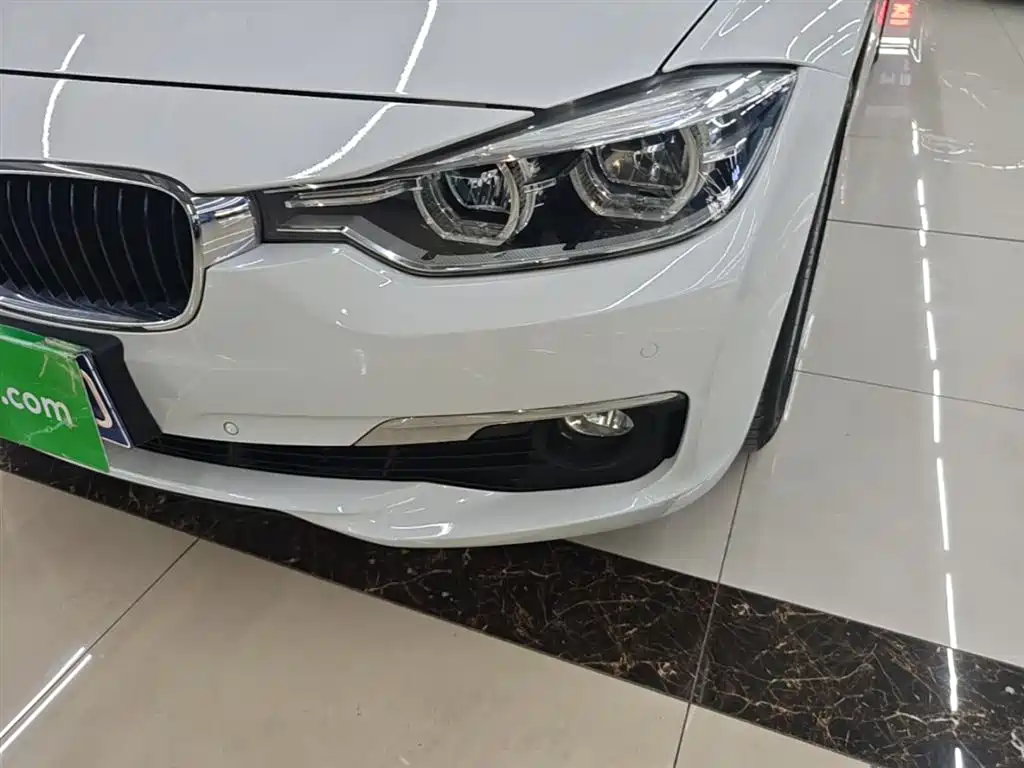 BMW 3 Series 2017 — фото 24