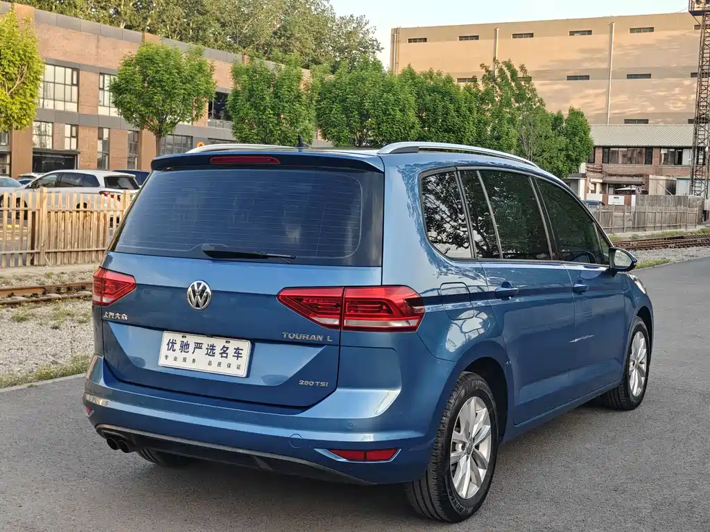 Volkswagen Touran 2017 — фото 9