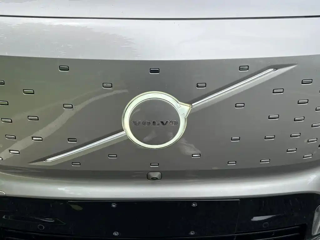 Volvo EM90 2024 — фото 21