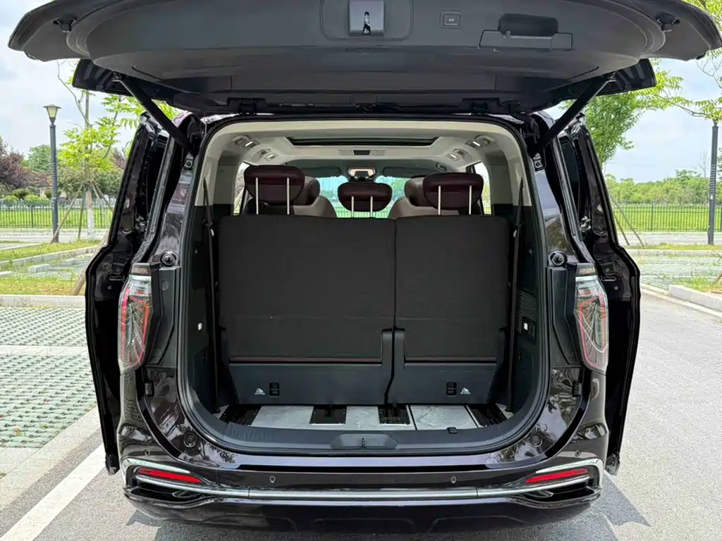 Hongqi HQ9 2023