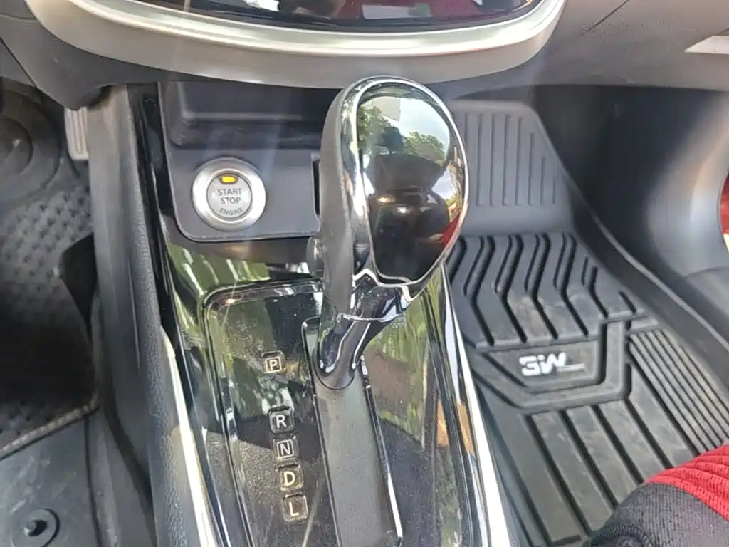 Nissan Tiida 2018 — фото 14