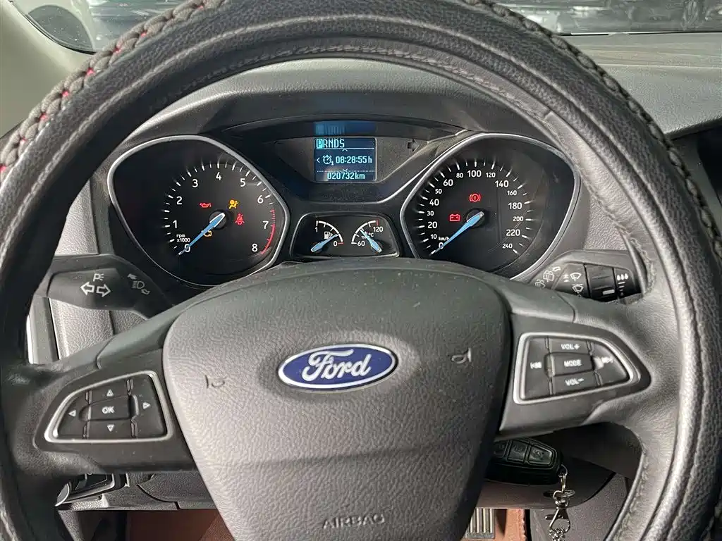 Ford Focus 2017 — фото 10