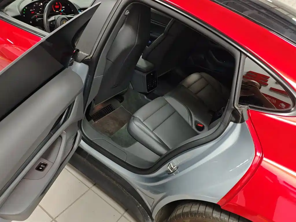 Porsche Taycan 2022