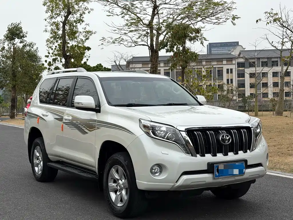 Toyota Prado 2015 — фото 3