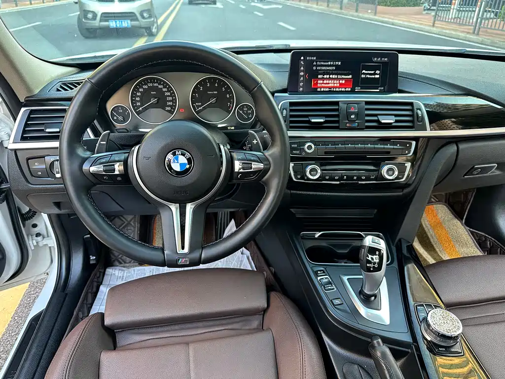 BMW 3 Series 2019 — фото 10