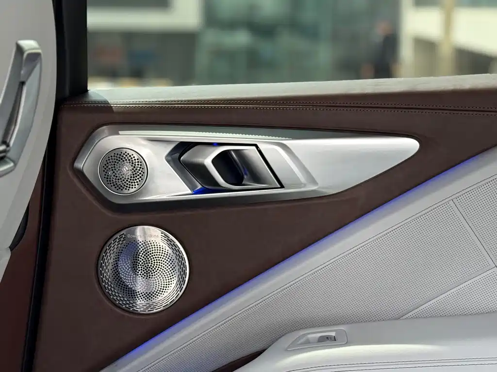 BMW XM 2023 — фото 11