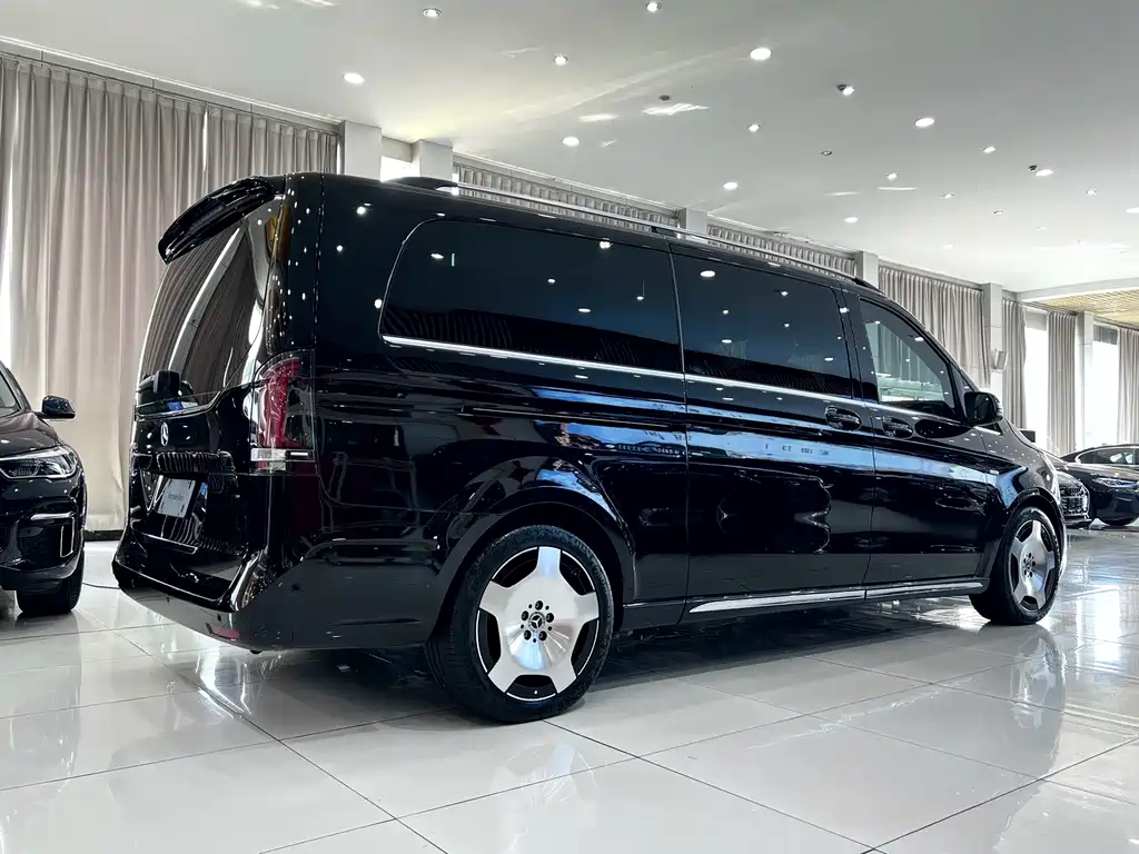Mercedes-Benz V-Class 2025
