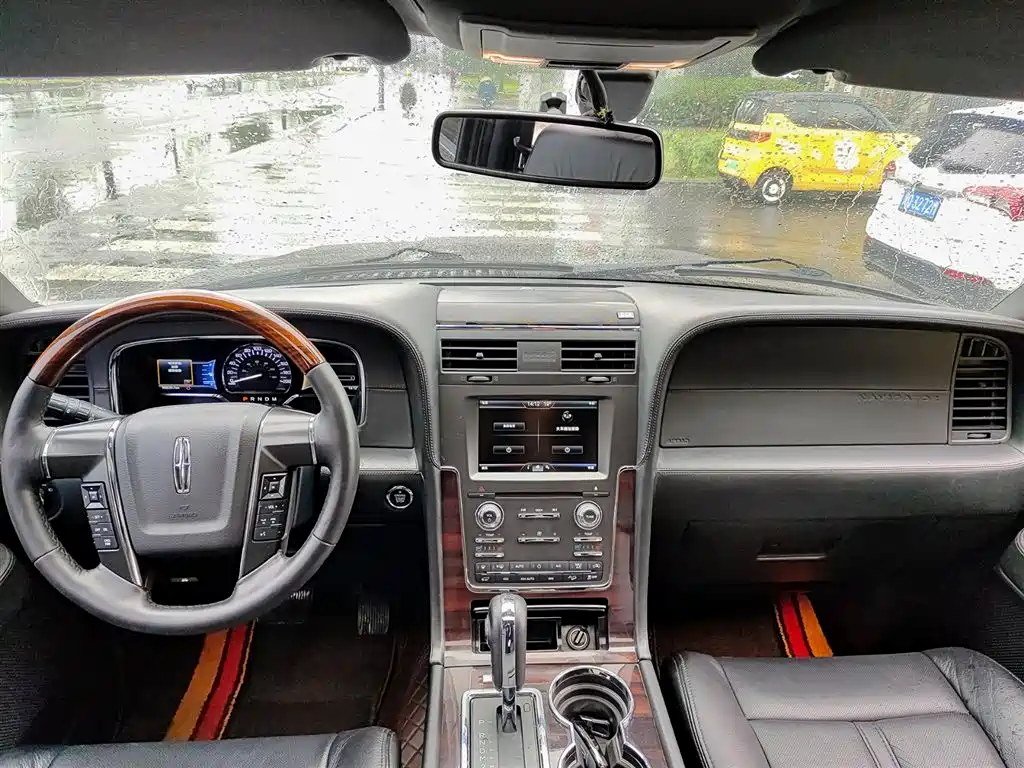 Lincoln Navigator 2016 — фото 10