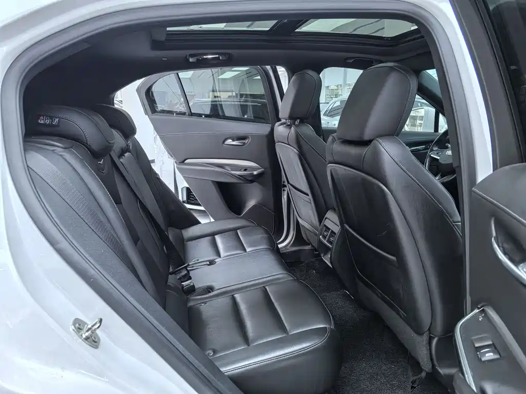 Cadillac XT4 2021 — фото 12
