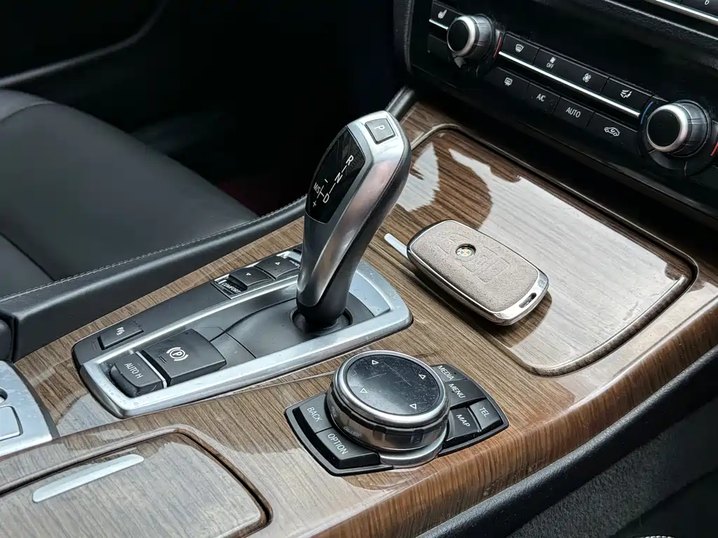 BMW 5 Series 2013 — фото 11