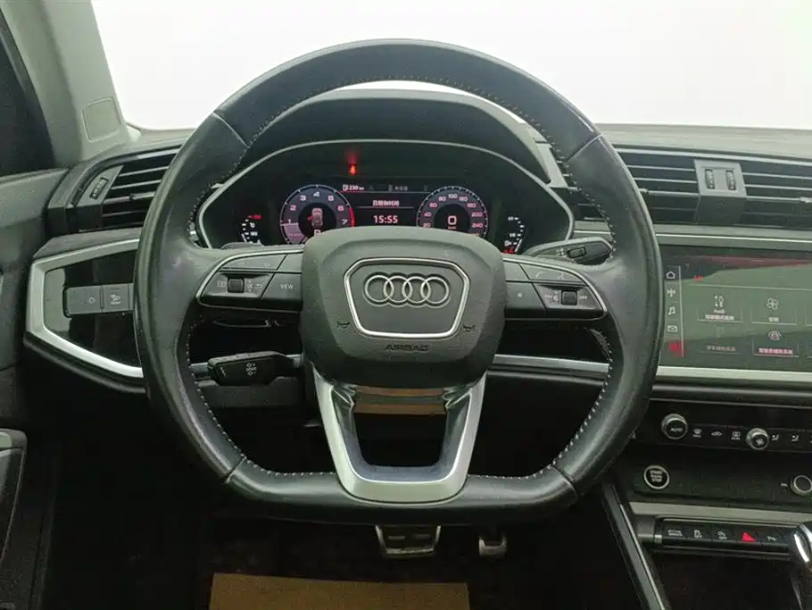 Audi Q3 2021 — фото 15