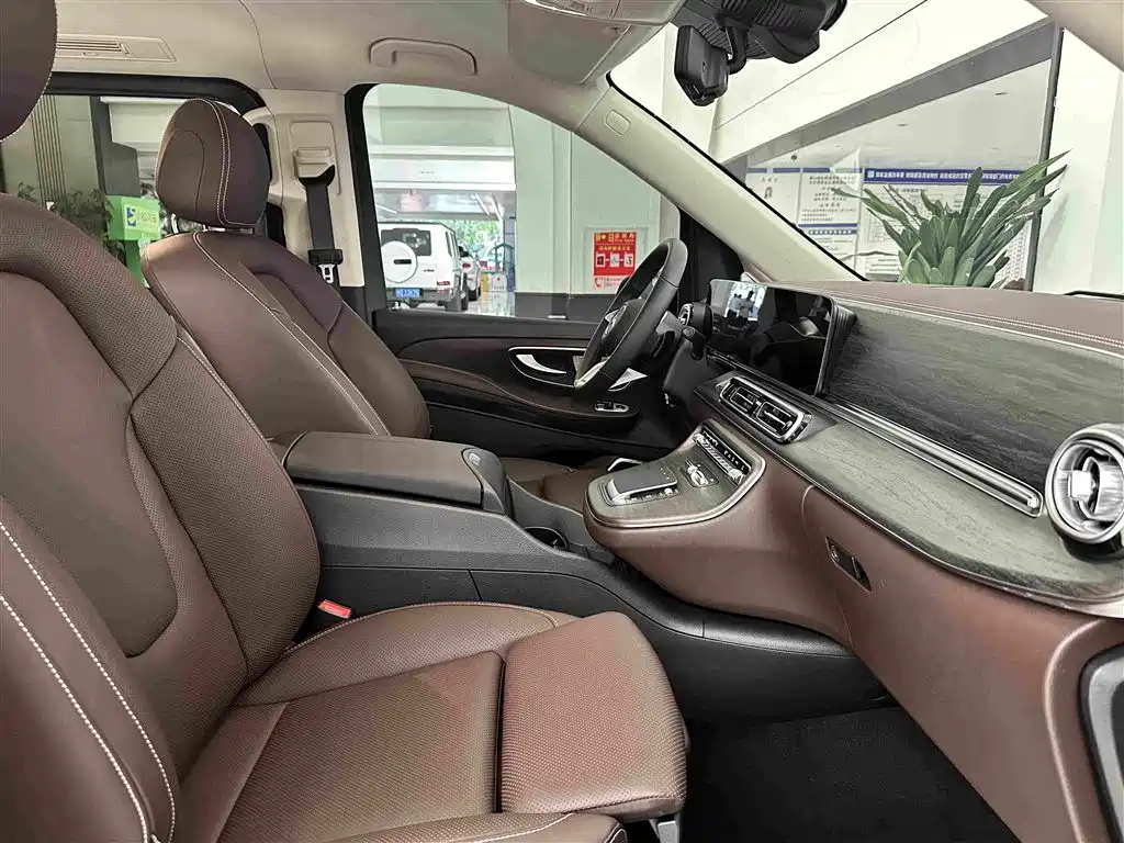 Mercedes-Benz V-Class 2025 — фото 26