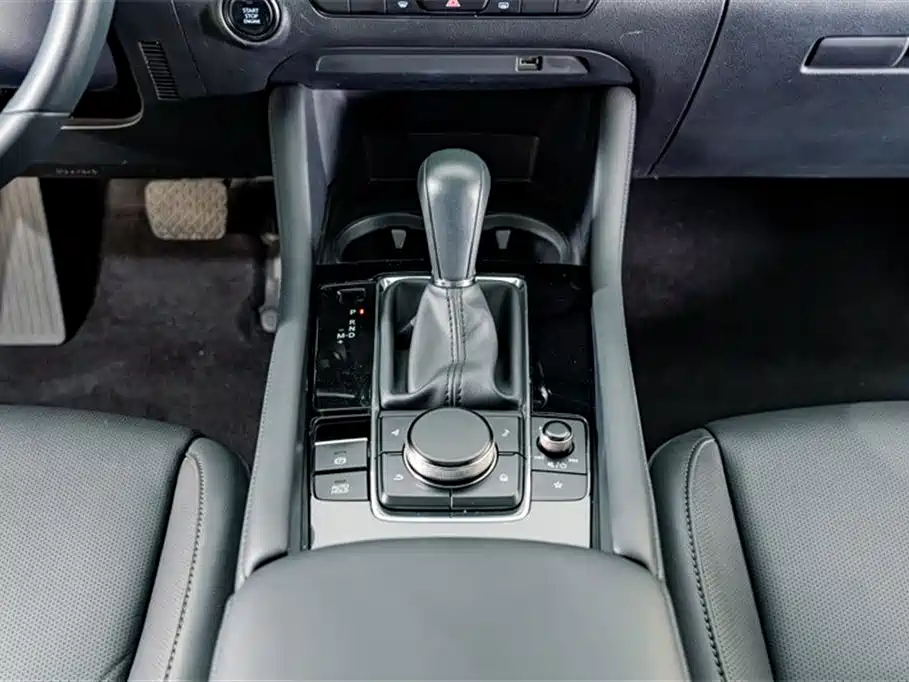 Mazda 3 Axela 2021 — фото 12