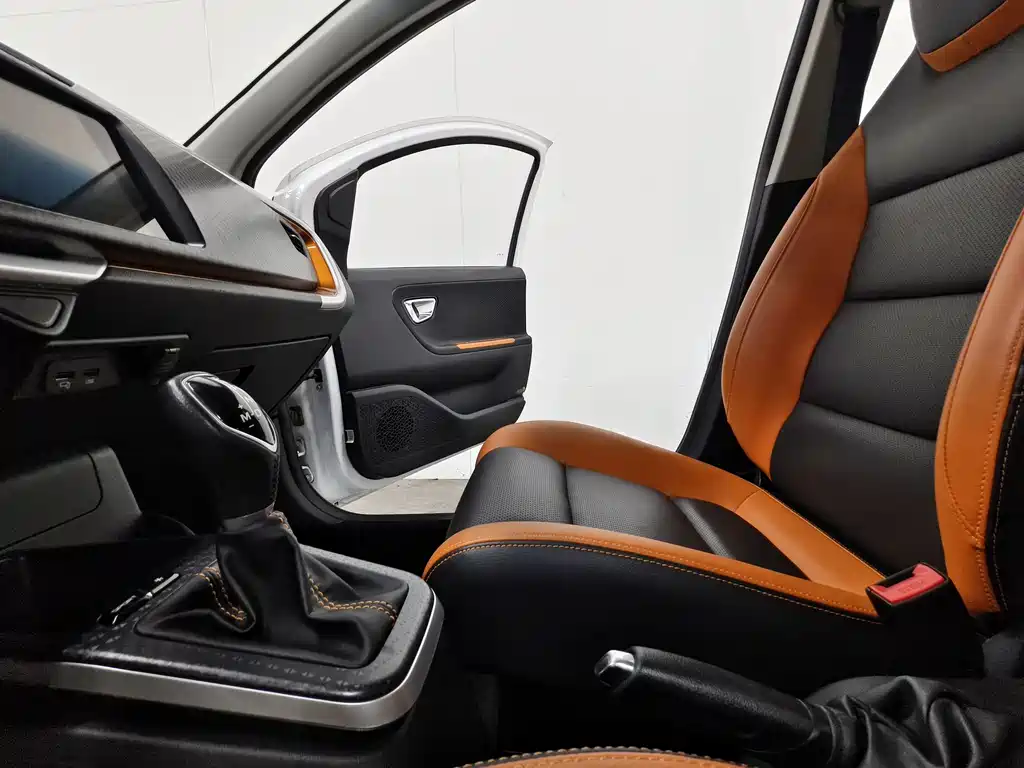 Geely Vision X1 2018 — фото 11