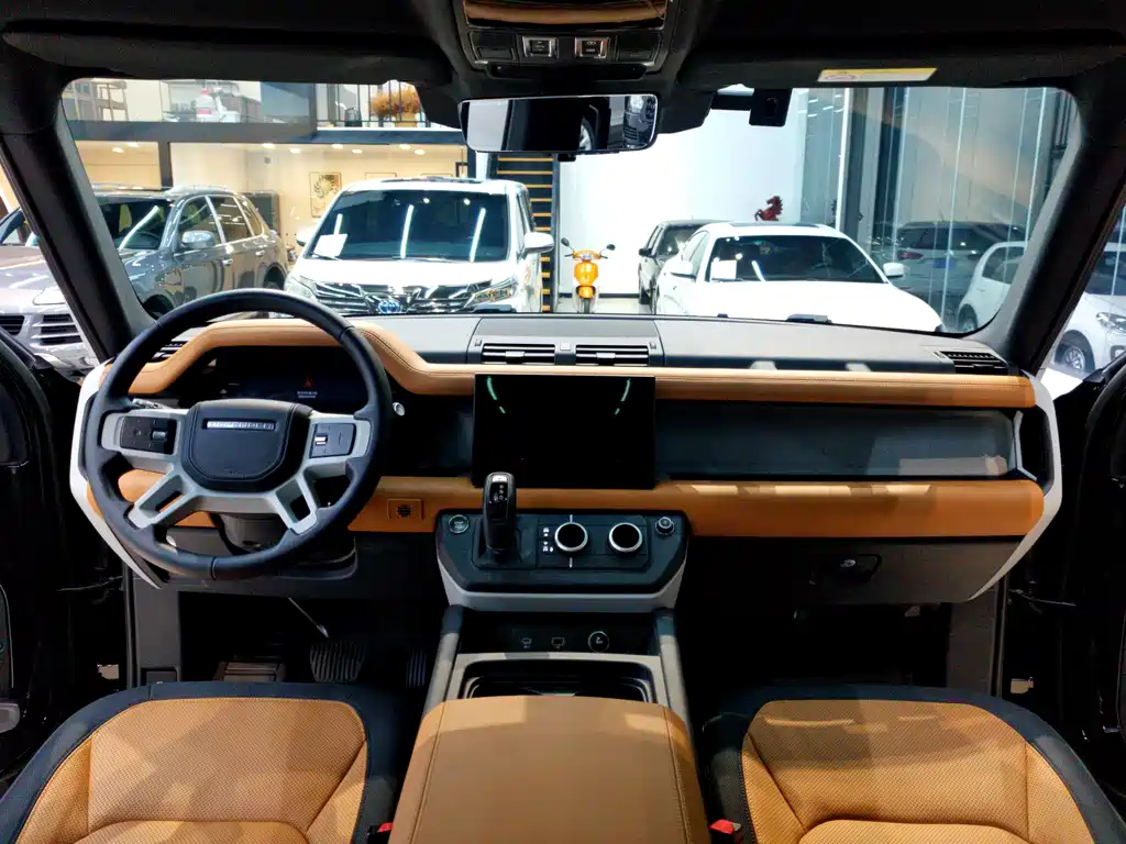 Land Rover Defender 2023 — фото 12