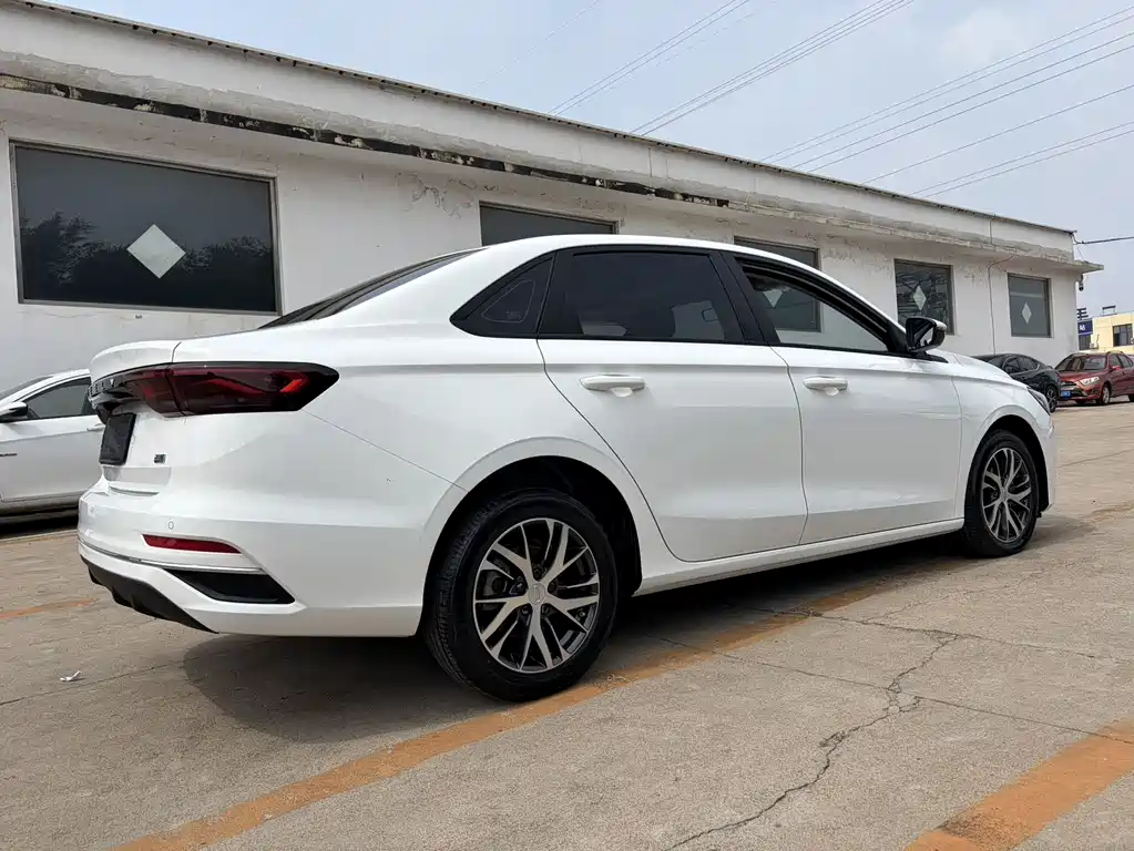 Geely Emgrand 2023