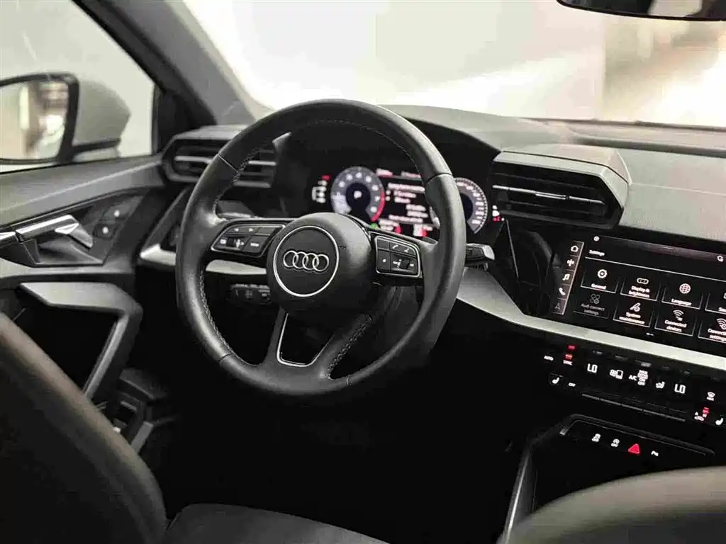 Audi A3 2023 — фото 13