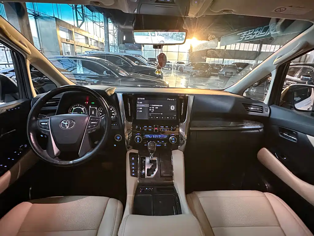 Toyota Alphard 2021 — фото 19